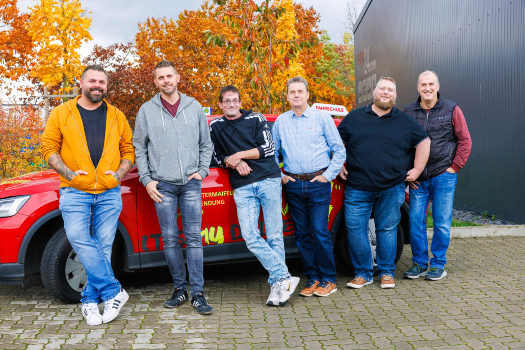 Gruppenfoto - Unternehmensfotos bei der Fahrschule BonJoWi in Polch