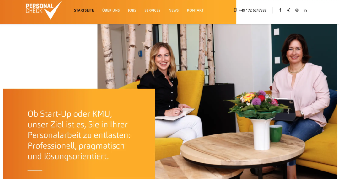 Personal Branding Fotos für die Home-Page - Personal Check Home Page - zu sheen ist Nieke Arendt und ihre Mitarbeiterin im Gespräch