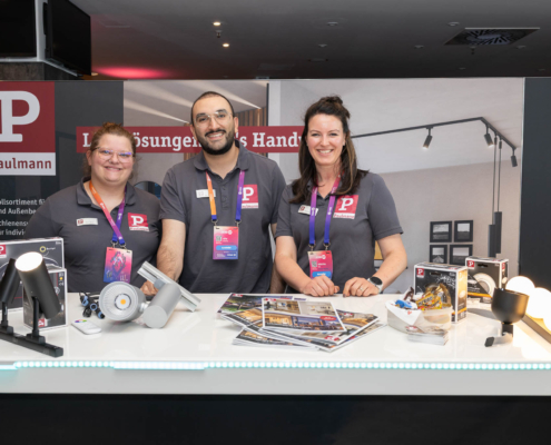 Team von Paulmann Lichtlösungen präsentiert ihre Produkte auf der HEROcon 2025