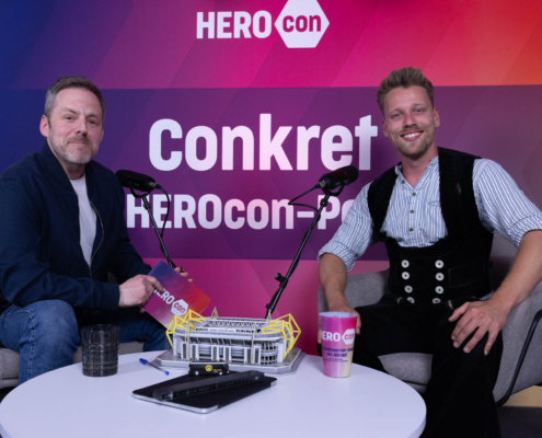 Laurin Bock und Robert Bittig beim Podcast-Talk im HEROcon-Set