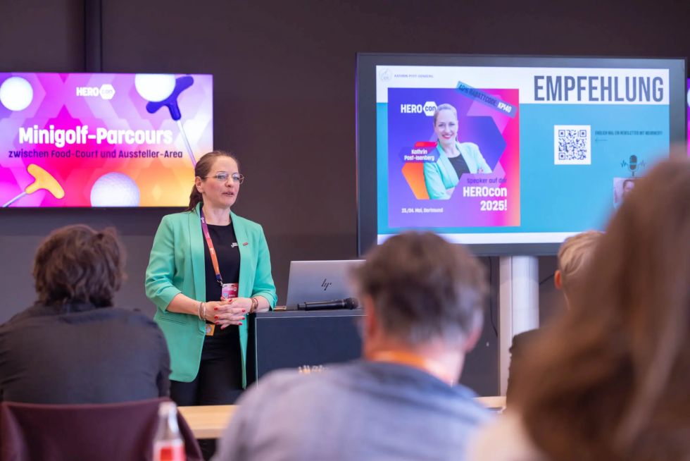 Kathrin Post-Isenberg während sie bei der HEROcon einen Workshop zum Thema Fachkräftegewinnung gibt.