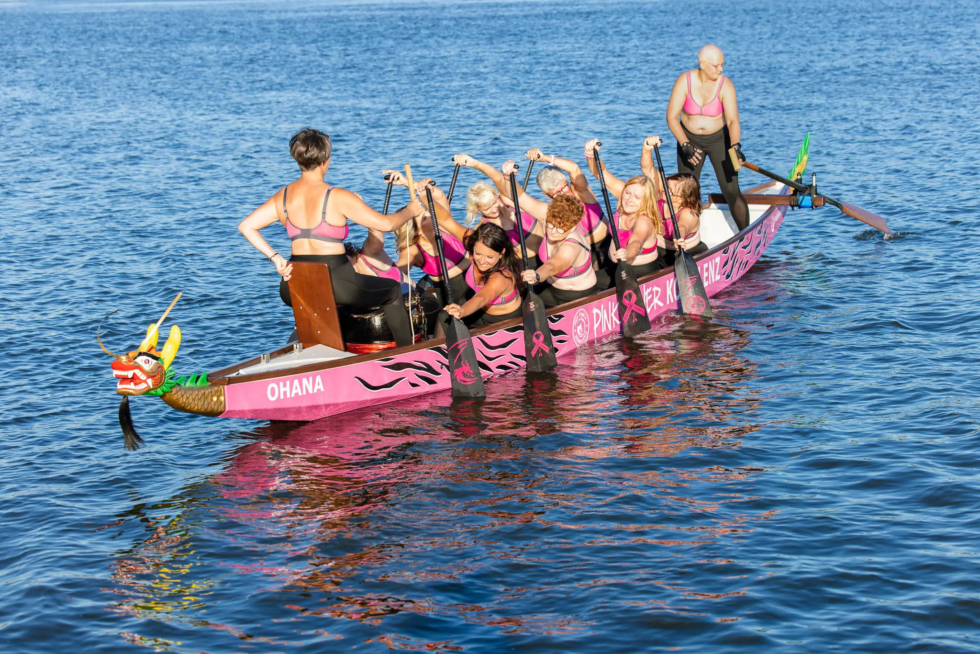 Pink Paddler Koblenz in pinken BH's – Fotokampagne im Drachenboot Ohana zum Pinktober 2025